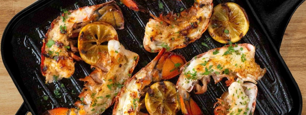Grillede hummerhaler med citron og hvidløgssmør